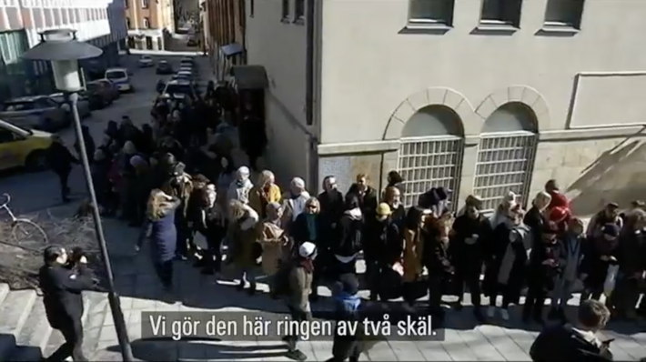 03_Folk-skyddar-stora-mosken-sth