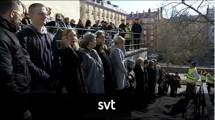 09_Folk-skyddar-stora-mosken-sth