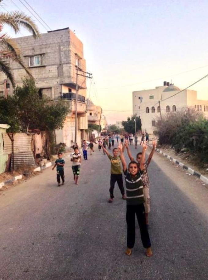 28_Children_of_Gaza_celebrating_war_is_over